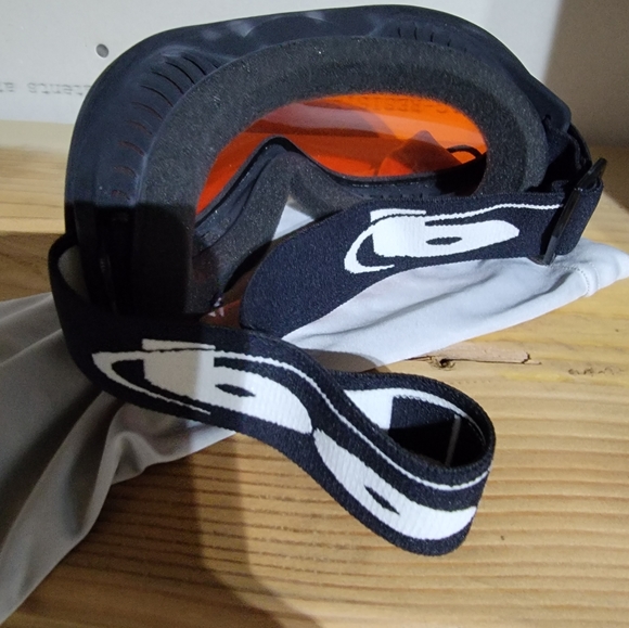 Goggles - Picture 3 of 4